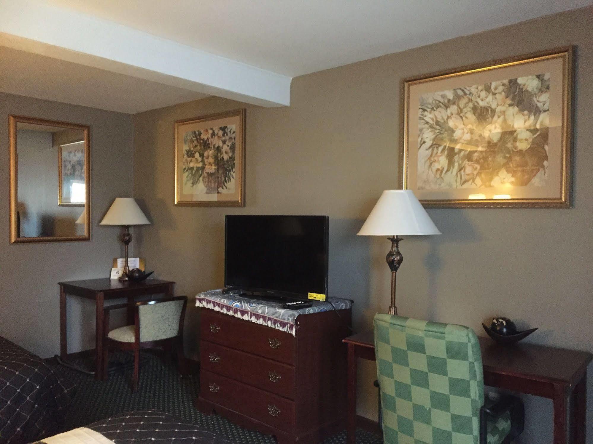 Hamilton Inn Стербрідж Екстер'єр фото